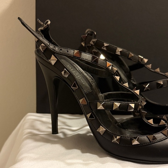 Valentino Garavani Black Rockstud Heels - Picture 5 of 6